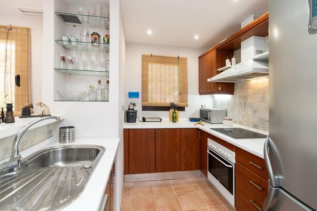 2 makuuhuone Huoneisto vuokrattavana paikassa Río Real, Marbella mukana uima-altaan - 1 800 € (Ref: 8344975)