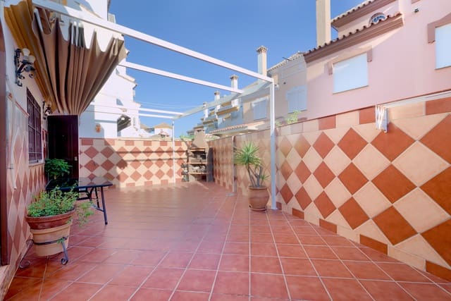 3 soveværelse Rækkehus til salg i Torre del Mar, Vélez-Málaga med swimmingpool - € 410.000 (Ref: 8463872)