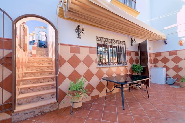 3 soveværelse Rækkehus til salg i Torre del Mar, Vélez-Málaga med swimmingpool - € 410.000 (Ref: 8463872)