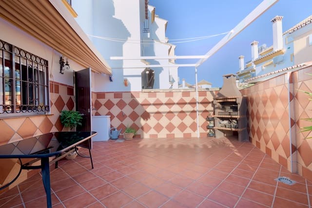 3 soveværelse Rækkehus til salg i Torre del Mar, Vélez-Málaga med swimmingpool - € 410.000 (Ref: 8463872)