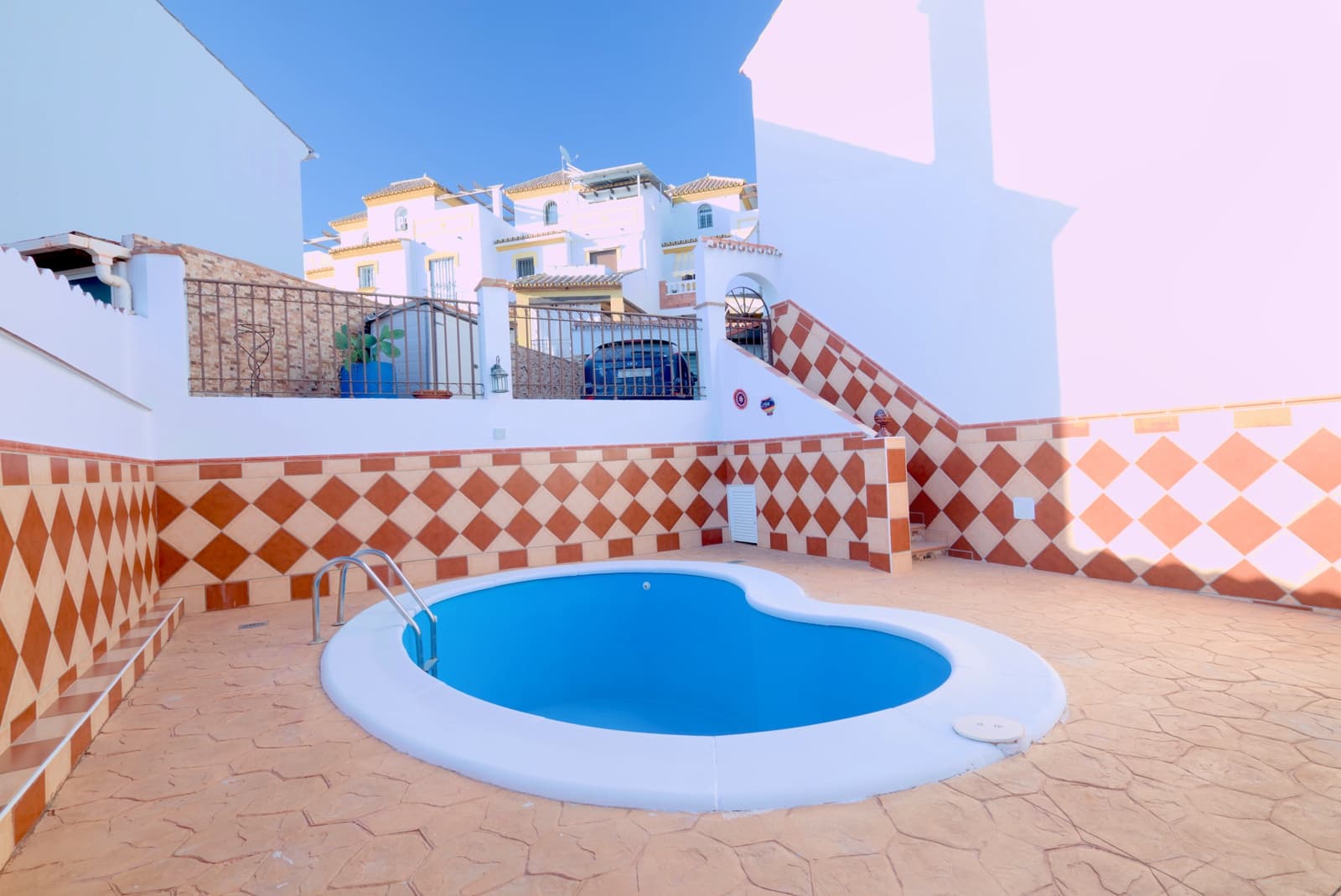 3 soveværelse Rækkehus til salg i Torre del Mar med swimmingpool - € 410.000 (Ref: 8463872)