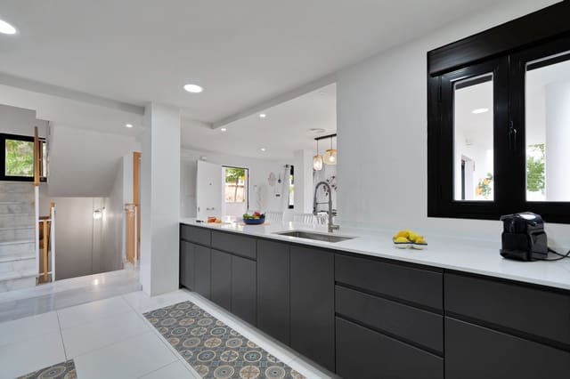 Chalet de 3 habitaciones en Mijas en venta - 558.000 € (Ref: 8557296)