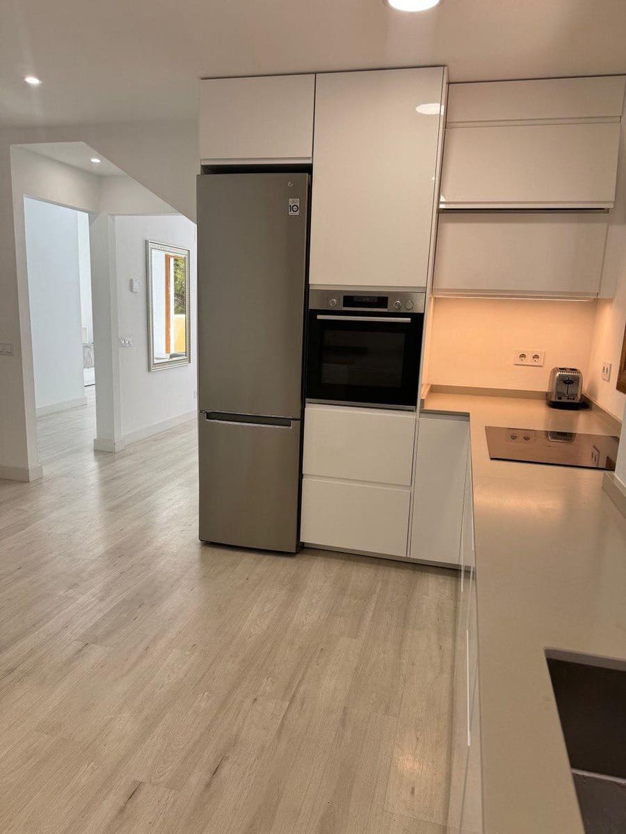 3 bedroom Apartment for rent in Marbella with pool - € 3,000 (Ref: 8584417)