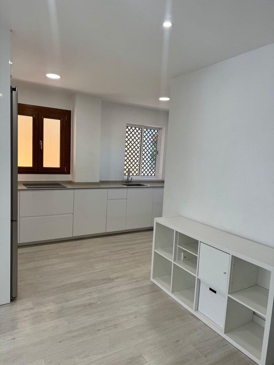 3 bedroom Apartment for rent in Marbella with pool - € 3,000 (Ref: 8584417)