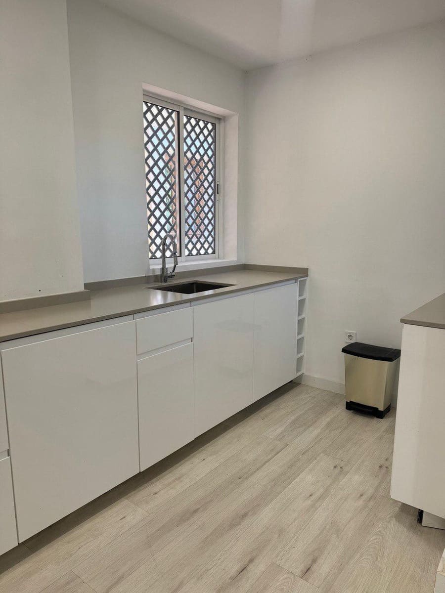 3 bedroom Apartment for rent in Marbella with pool - € 3,000 (Ref: 8584417)