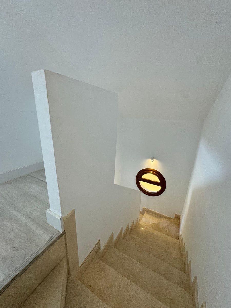 3 bedroom Apartment for rent in Marbella with pool - € 3,000 (Ref: 8584417)