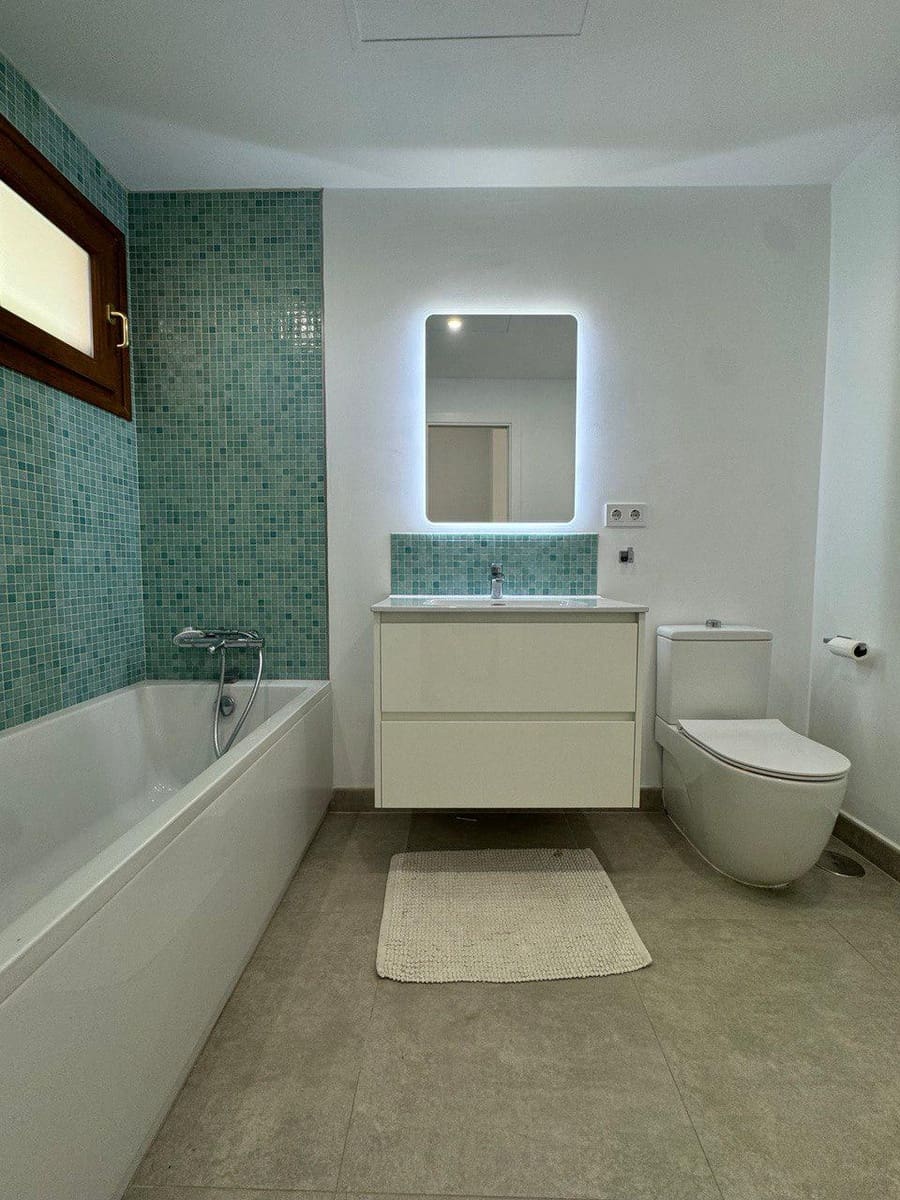 3 bedroom Apartment for rent in Marbella with pool - € 3,000 (Ref: 8584417)