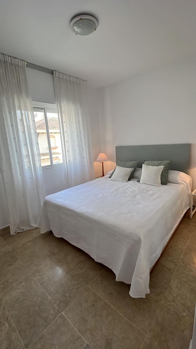 2 soverom Leilighet til leie i Estepona med svømmebasseng - € 2 000 (Ref: 8630212)