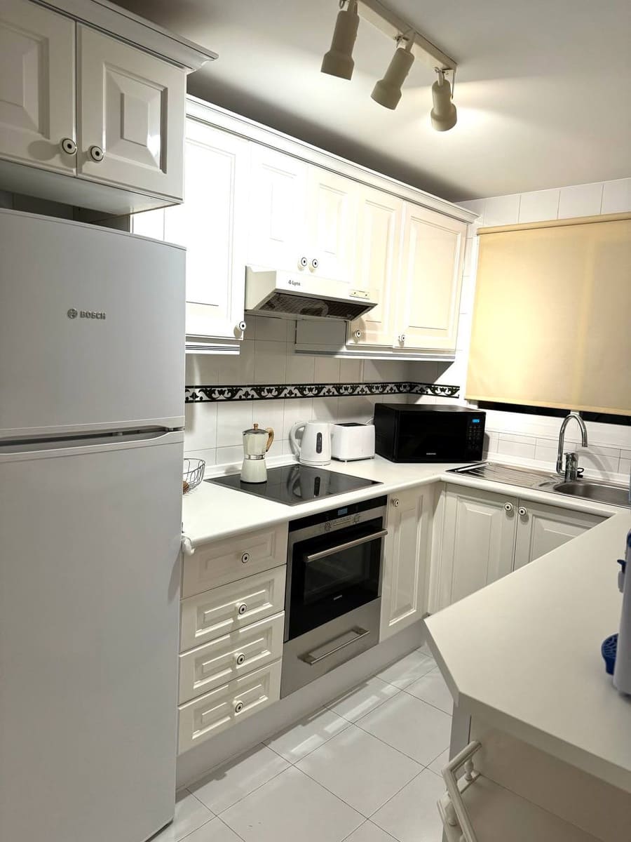 2 soverom Leilighet til leie i Estepona med svømmebasseng - € 2 000 (Ref: 8630212)