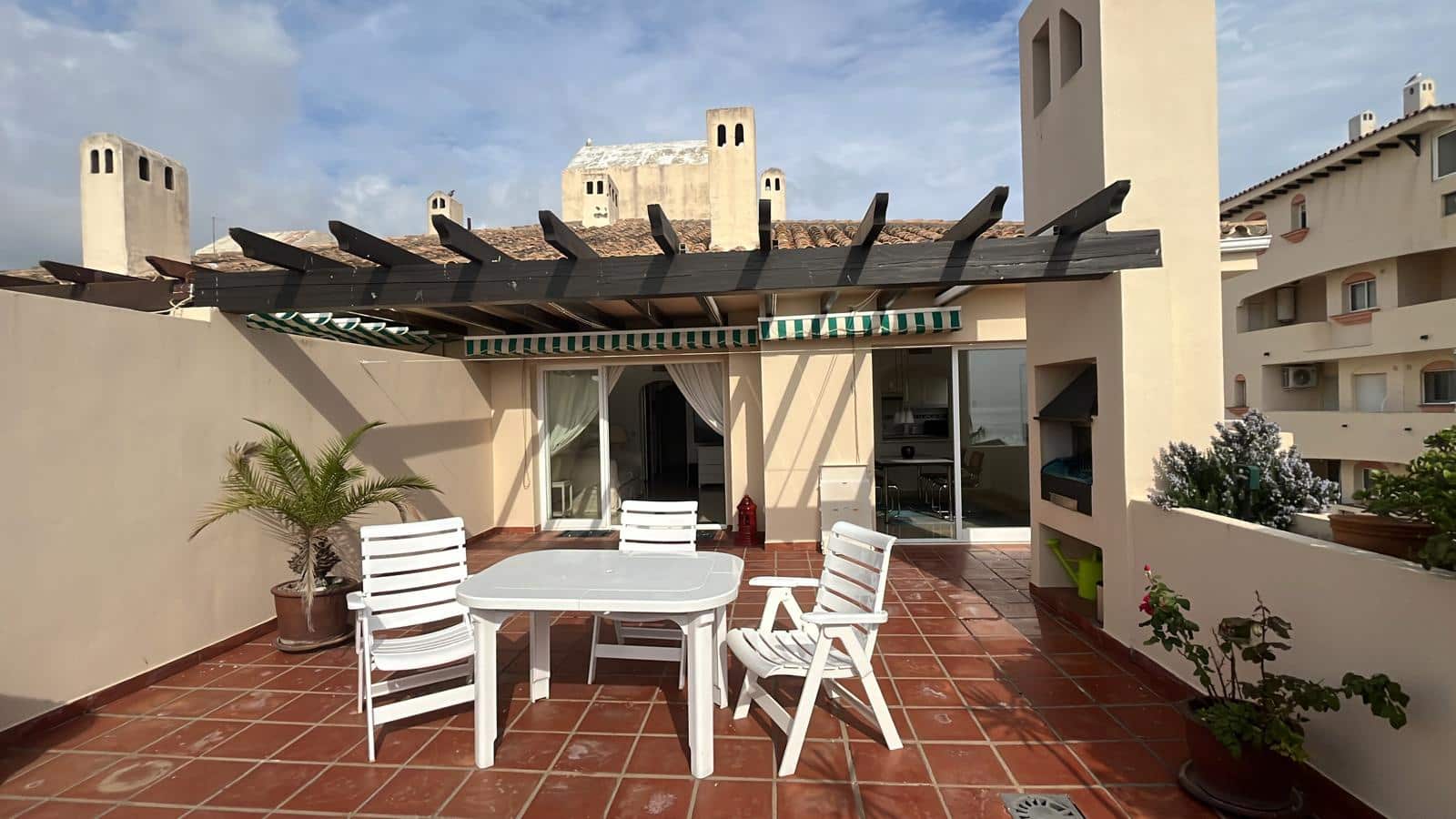2 soverom Leilighet til leie i Estepona med svømmebasseng - € 2 000 (Ref: 8630212)