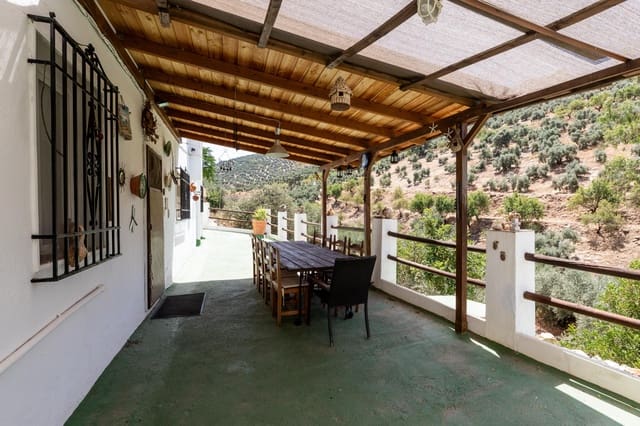 Finca/Casa Rural de 5 habitaciones en Cuevas de San Marcos en venta con piscina - 225.000 € (Ref: 8645188)