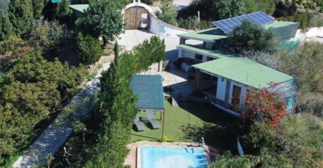 Chalet de 3 habitaciones en Cajiz, Vélez-Málaga en venta con piscina garaje - 485.000 € (Ref: 8652266)