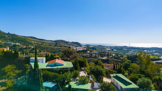 Chalet de 3 habitaciones en Cajiz, Vélez-Málaga en venta con piscina garaje - 485.000 € (Ref: 8652266)