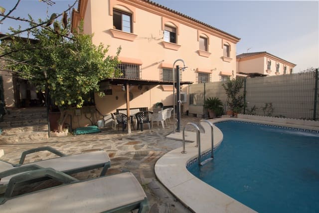 3 soveværelse Rækkehus til salg i Alhaurín de la Torre med swimmingpool - € 525.000 (Ref: 8781769)