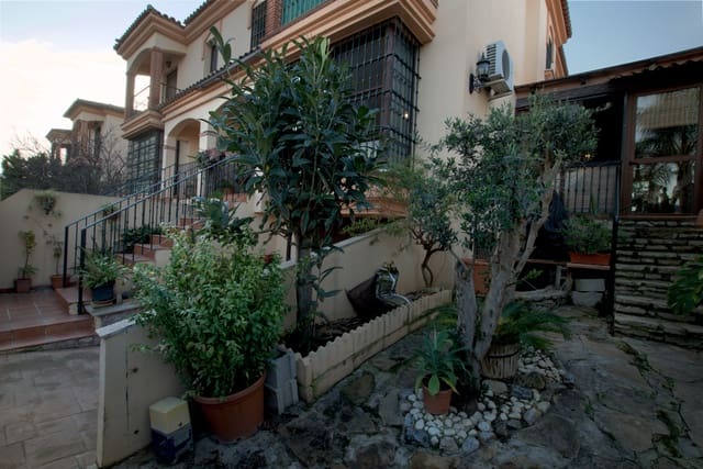 3 sypialnia Dom szeregowy na sprzedaż w Alhaurín de la Torre z basenem - 525 000 € (Ref: 8781769)