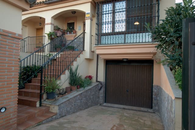 3 sypialnia Dom szeregowy na sprzedaż w Alhaurín de la Torre z basenem - 525 000 € (Ref: 8781769)