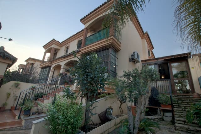 3 quarto Moradia em Banda para venda em Alhaurín de la Torre com piscina - 525 000 € (Ref: 8781769)