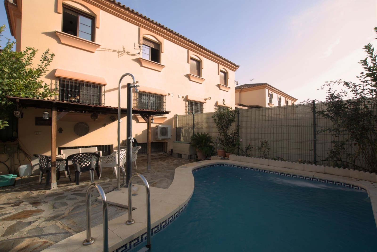 3 soveværelse Rækkehus til salg i Alhaurin de la Torre med swimmingpool - € 499.000 (Ref: 8781769)