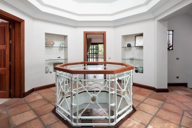 5 sypialnia Willa do wynajęcia w Sierra Blanca, Marbella z basenem garażem - 15 000 € (Ref: 8786436)