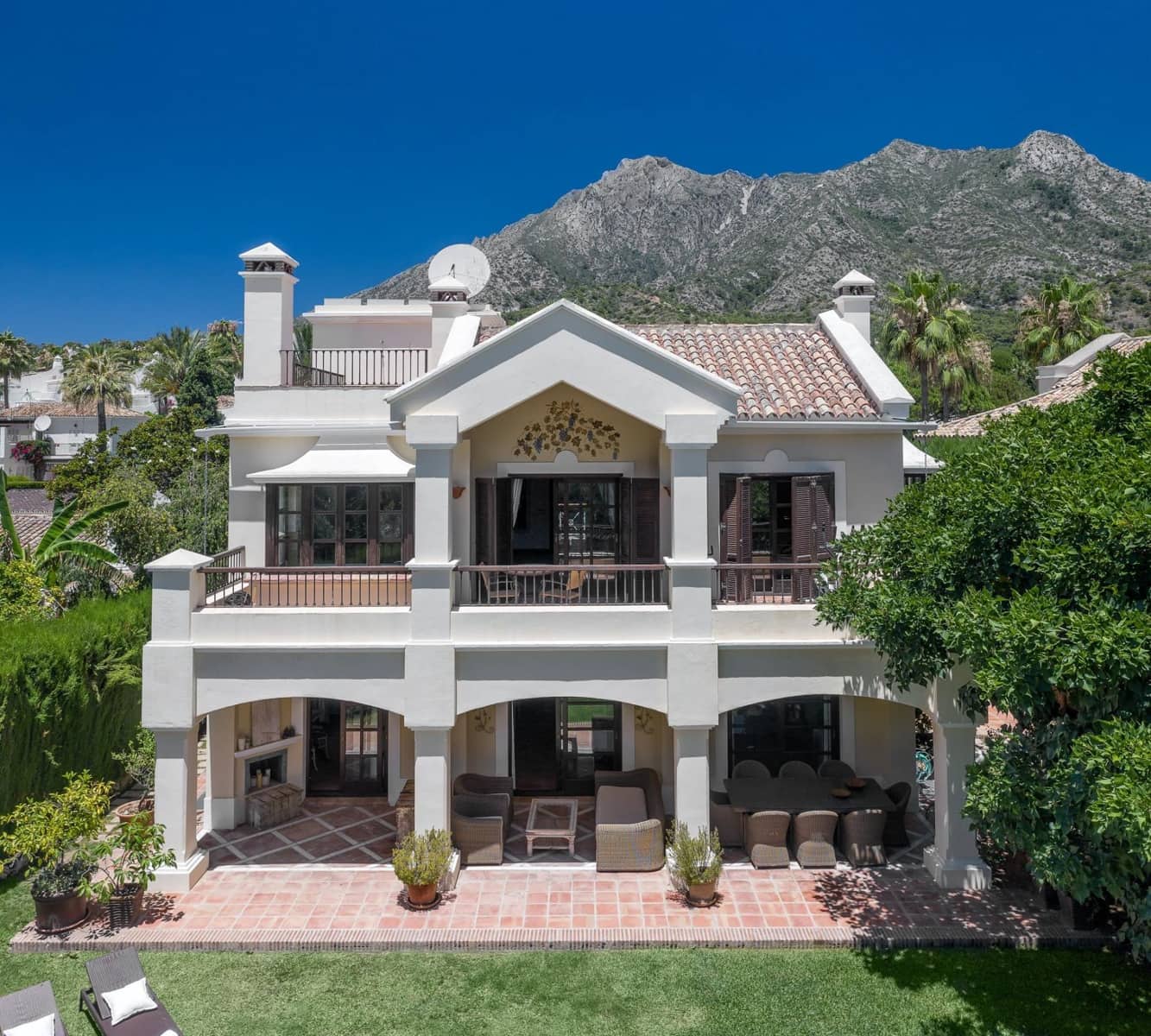 5 bedroom Villa for rent in Golden Mile with pool - € 15,000 (Ref: 8786436)