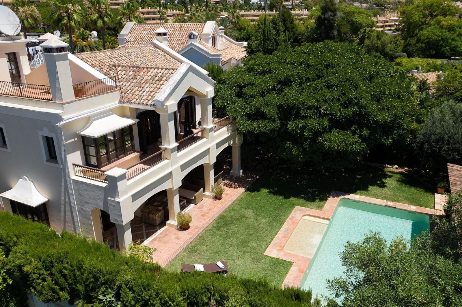 5 bedroom Villa for rent in Golden Mile with pool - € 15,000 (Ref: 8786436)