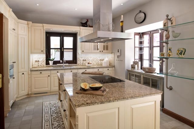 5 slaapkamer Villa te huur in Sierra Blanca, Marbella met zwembad garage - € 15.000 (Ref: 8786436)