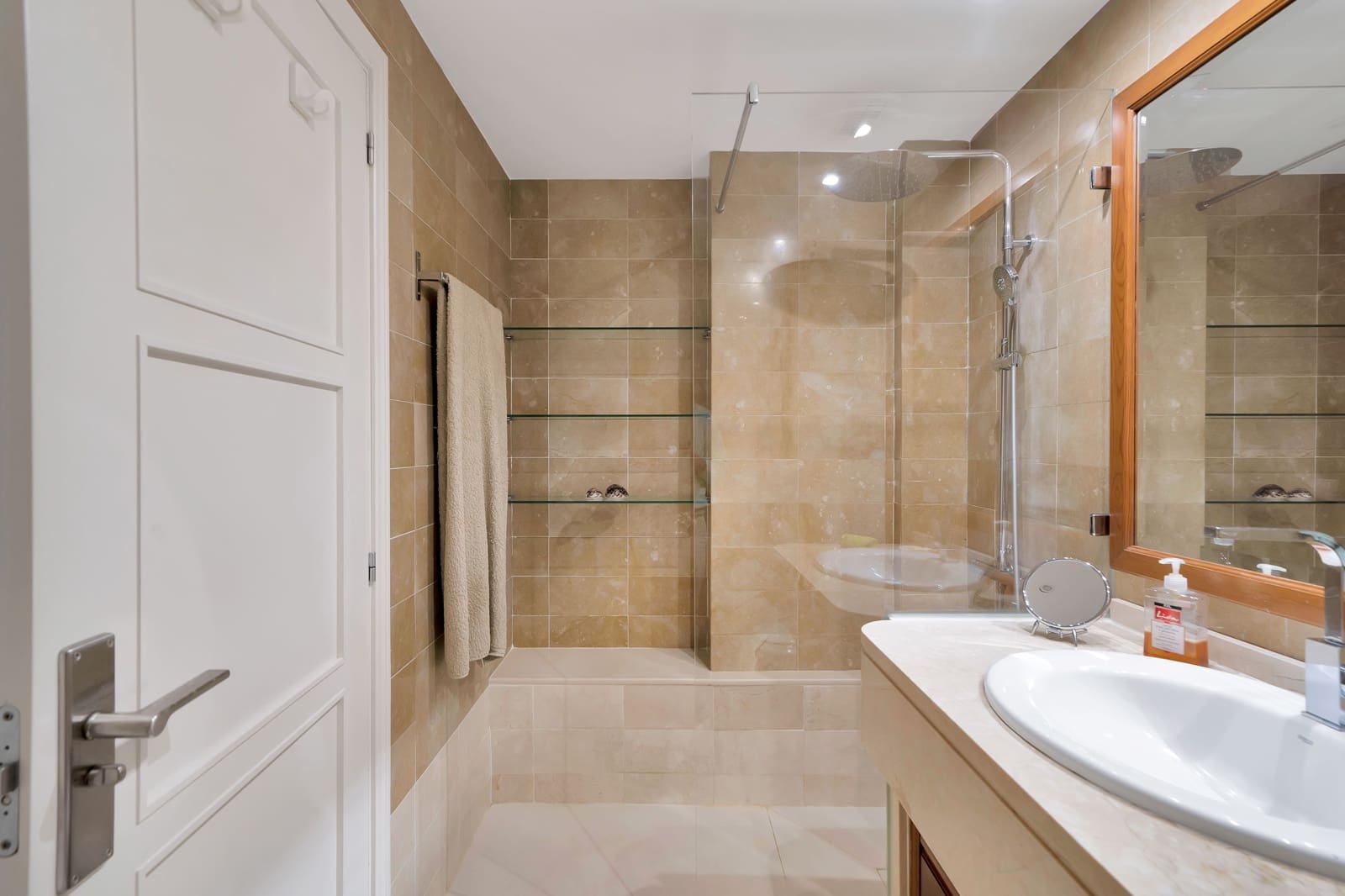 3 sypialnia Apartament do wynajęcia w Marbella z basenem - 3 500 € (Ref: 8792578)