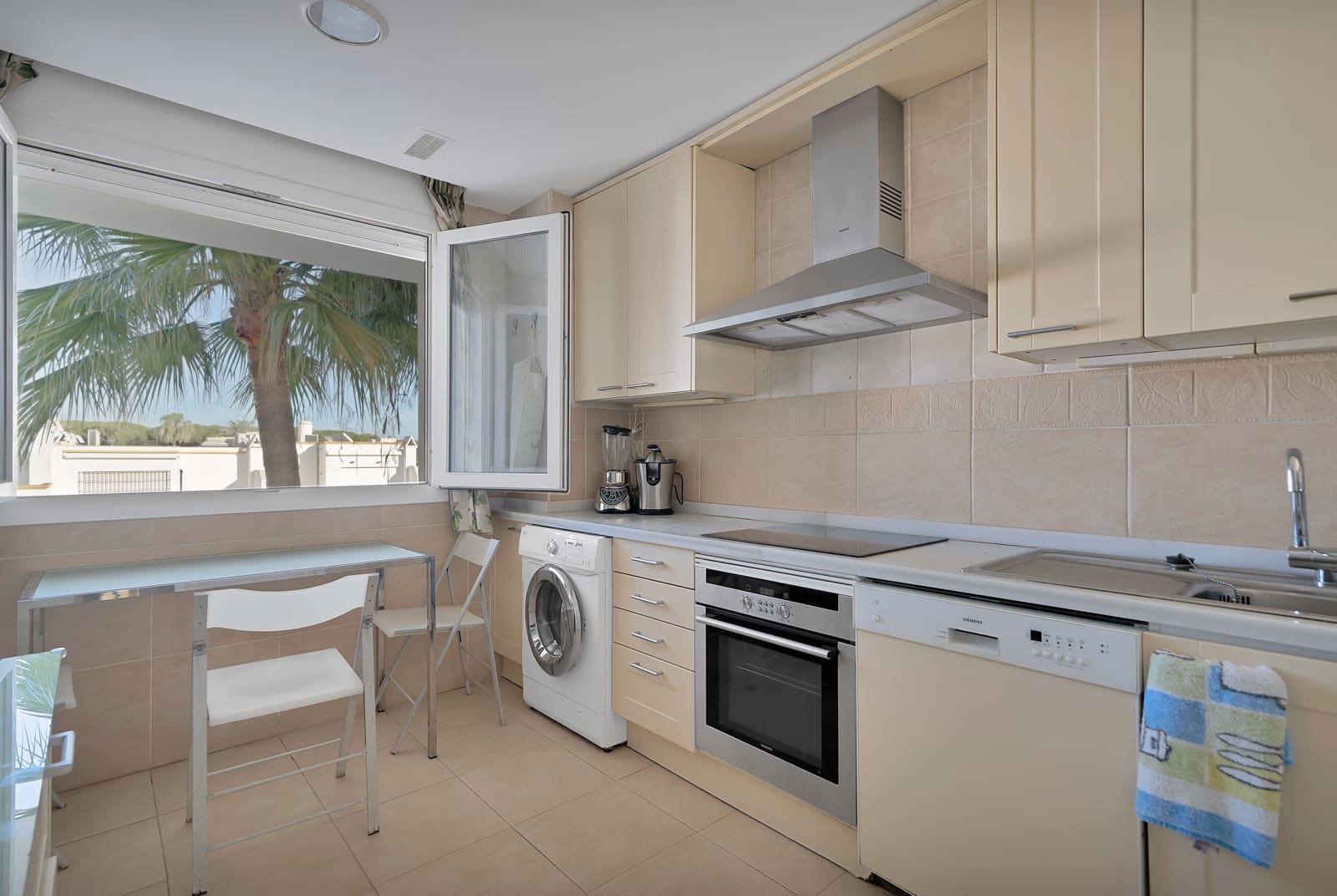3 sypialnia Apartament do wynajęcia w Marbella z basenem - 3 500 € (Ref: 8792578)