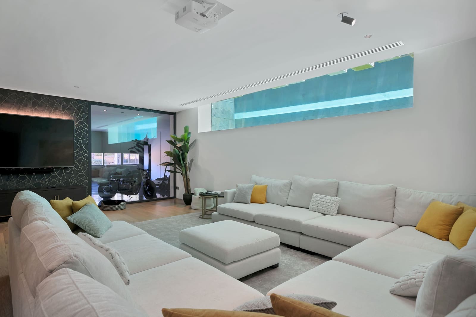 6 bedroom Villa for sale in Marbella with pool - € 6,850,000 (Ref: 8834698)