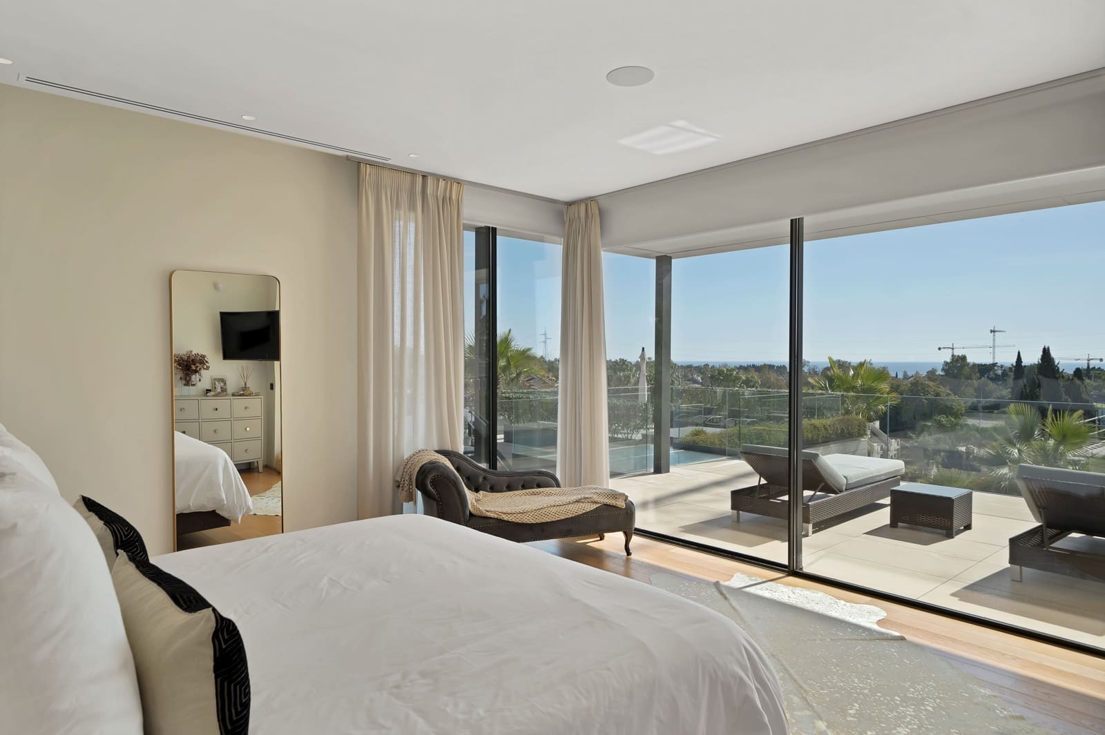 6 bedroom Villa for sale in Marbella with pool - € 6,850,000 (Ref: 8834698)