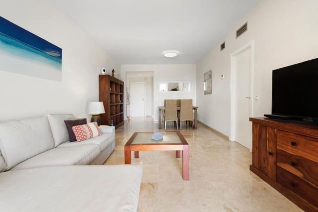 Apartamento de 2 habitaciones en Estepona en alquiler con piscina - 2.300 € (Ref: 8881516)