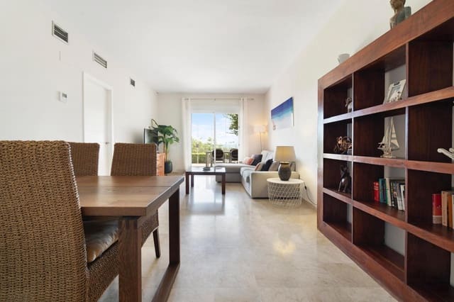 Apartamento de 2 habitaciones en Estepona en alquiler con piscina - 2.300 € (Ref: 8881516)