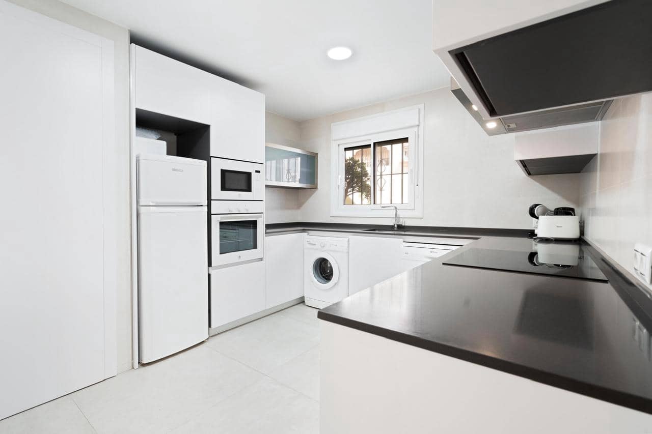 2 soverom Leilighet til leie i Estepona med svømmebasseng - € 2 300 (Ref: 8881516)