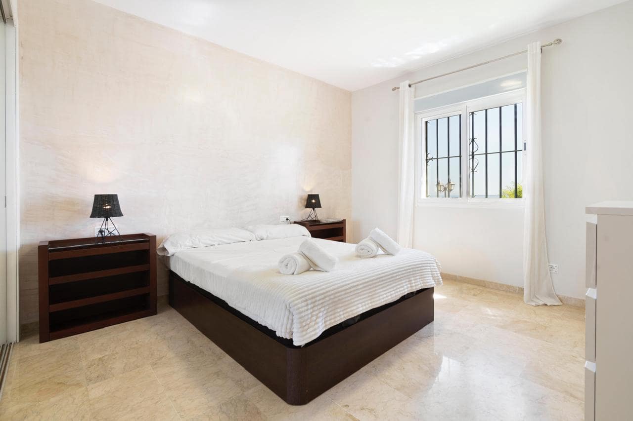 2 soverom Leilighet til leie i Estepona med svømmebasseng - € 2 300 (Ref: 8881516)