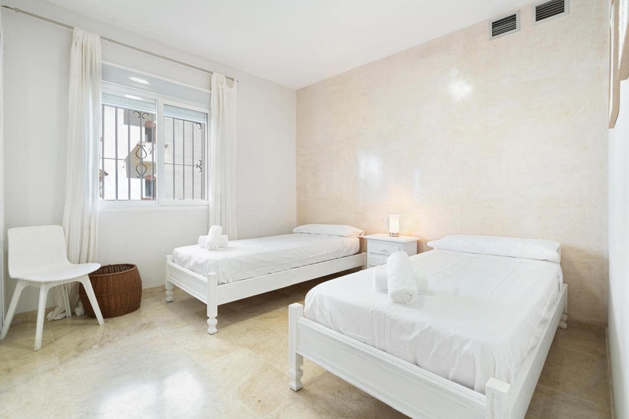 2 soverom Leilighet til leie i Estepona med svømmebasseng - € 2 300 (Ref: 8881516)