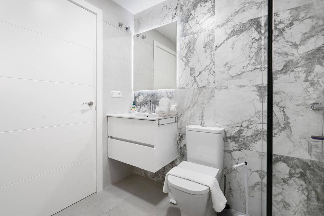 2 soverom Leilighet til leie i Estepona med svømmebasseng - € 2 300 (Ref: 8881516)