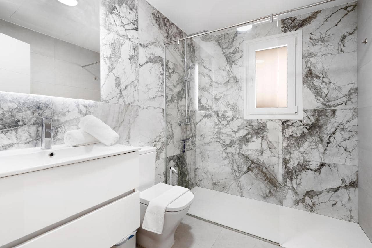 2 soverom Leilighet til leie i Estepona med svømmebasseng - € 2 300 (Ref: 8881516)