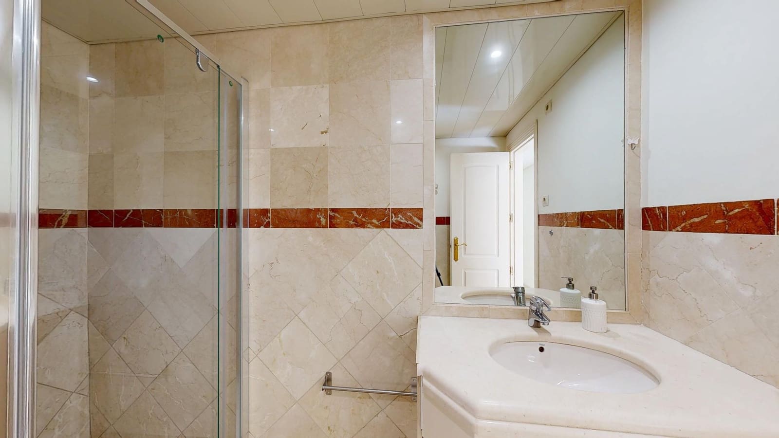 3 soveværelse Lejlighed til salg i Marbella med swimmingpool - € 590.000 (Ref: 8896900)