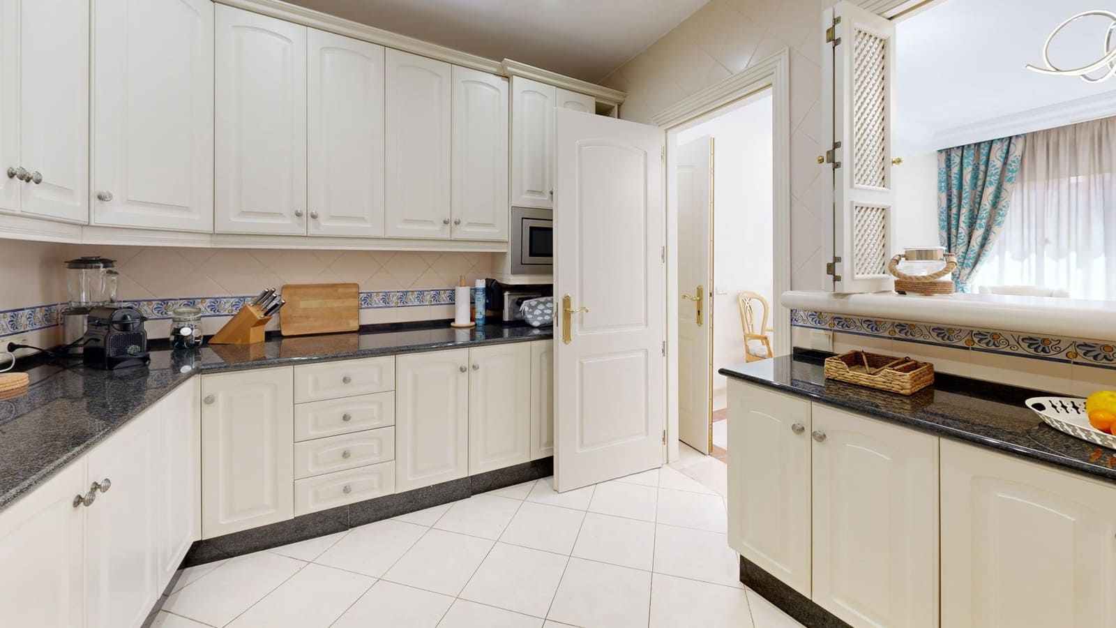 3 soveværelse Lejlighed til salg i Marbella med swimmingpool - € 590.000 (Ref: 8896900)