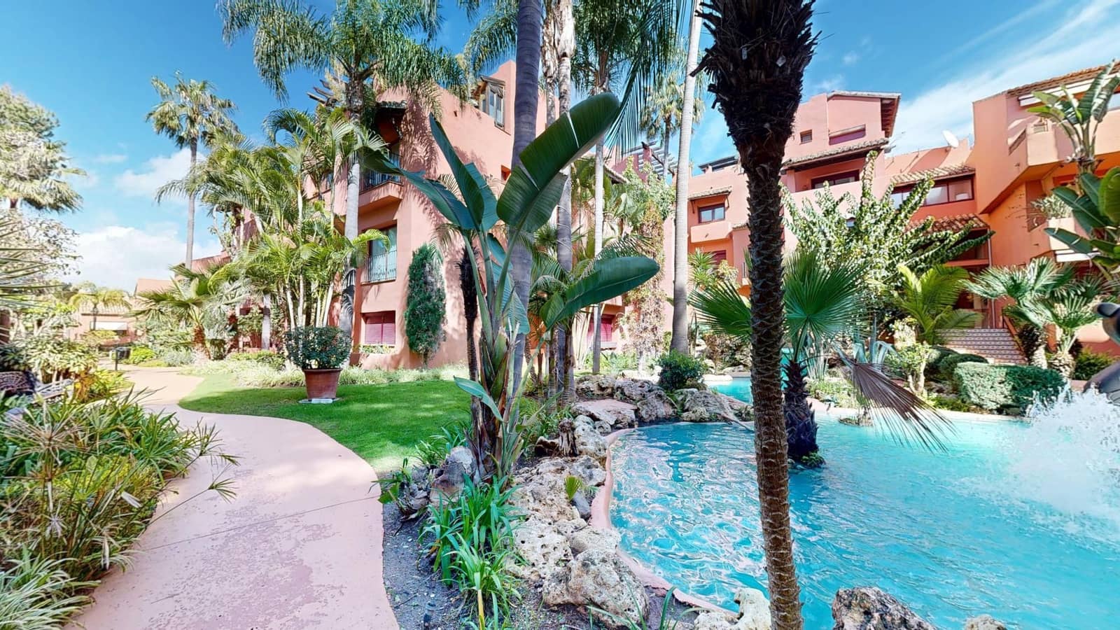 3 sovrum Lägenhet till salu i Marbella med pool - 575 000 € (Ref: 8896900)