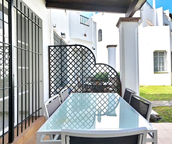 3 slaapkamer Rijtjeshuis te huur in Los Naranjos, Marbella - € 2.800 (Ref: 8928900)