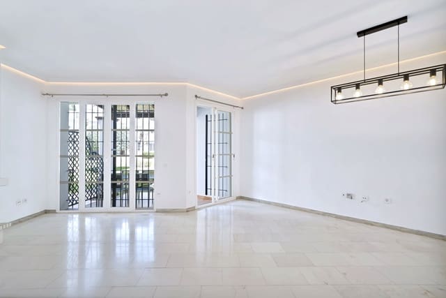 3 slaapkamer Rijtjeshuis te huur in Los Naranjos, Marbella - € 2.800 (Ref: 8928900)