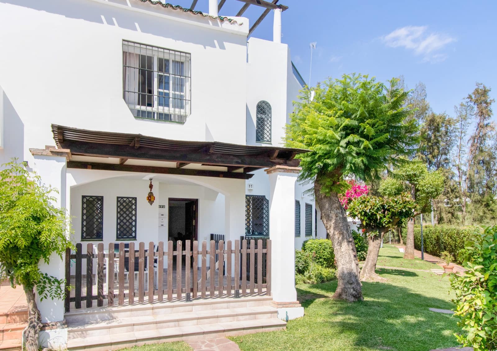 3 slaapkamer Rijtjeshuis te huur in Nueva Andalucia - € 2.800 (Ref: 8928900)