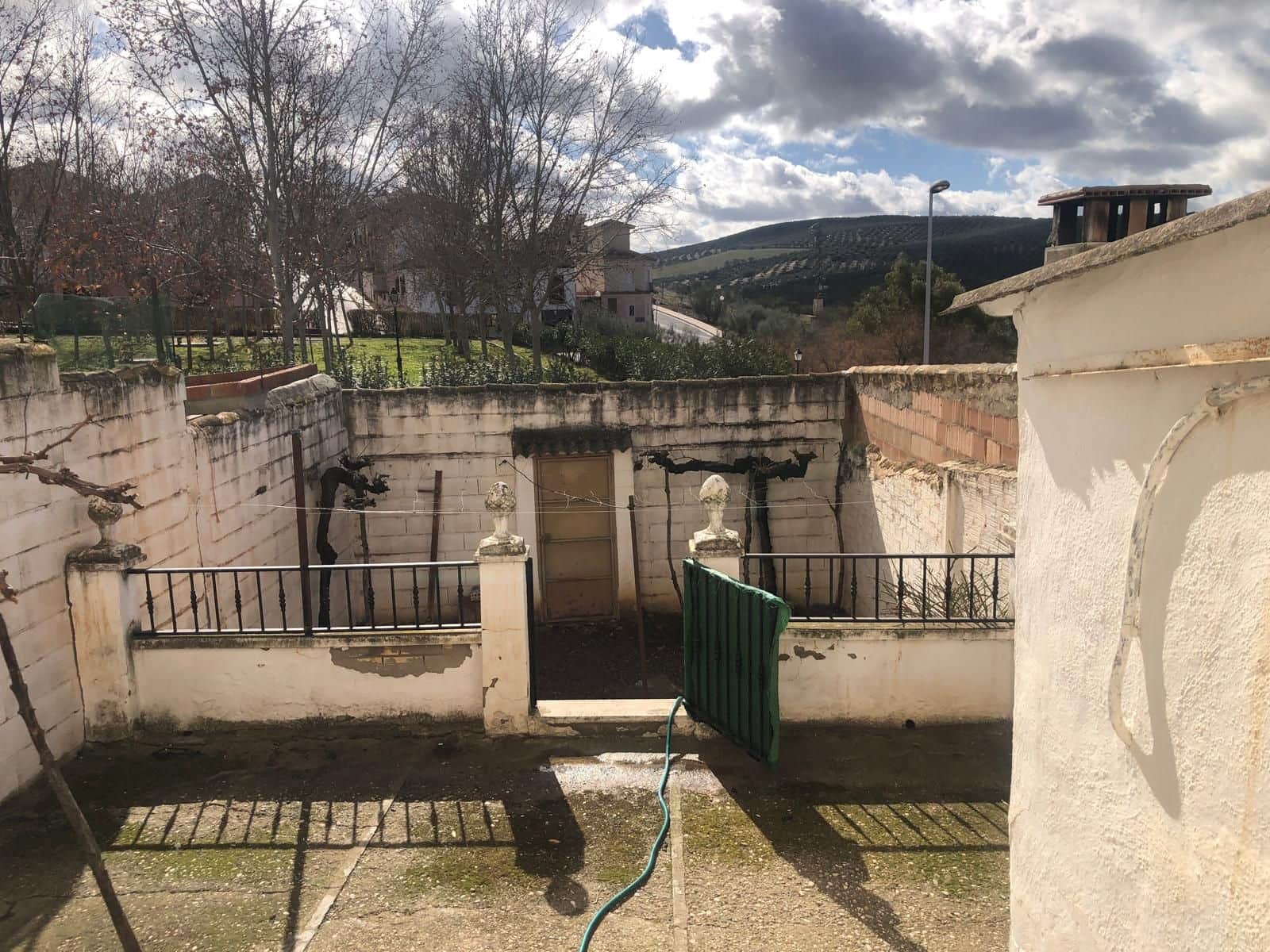 Adosado de 4 habitaciones en Cuevas Bajas en venta - 95.000 € (Ref: 8941267)