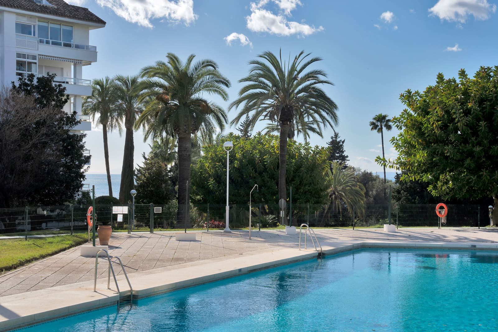 2 soverom Leilighet til leie i Rio Real med svømmebasseng garasje - € 2 400 (Ref: 8954377)