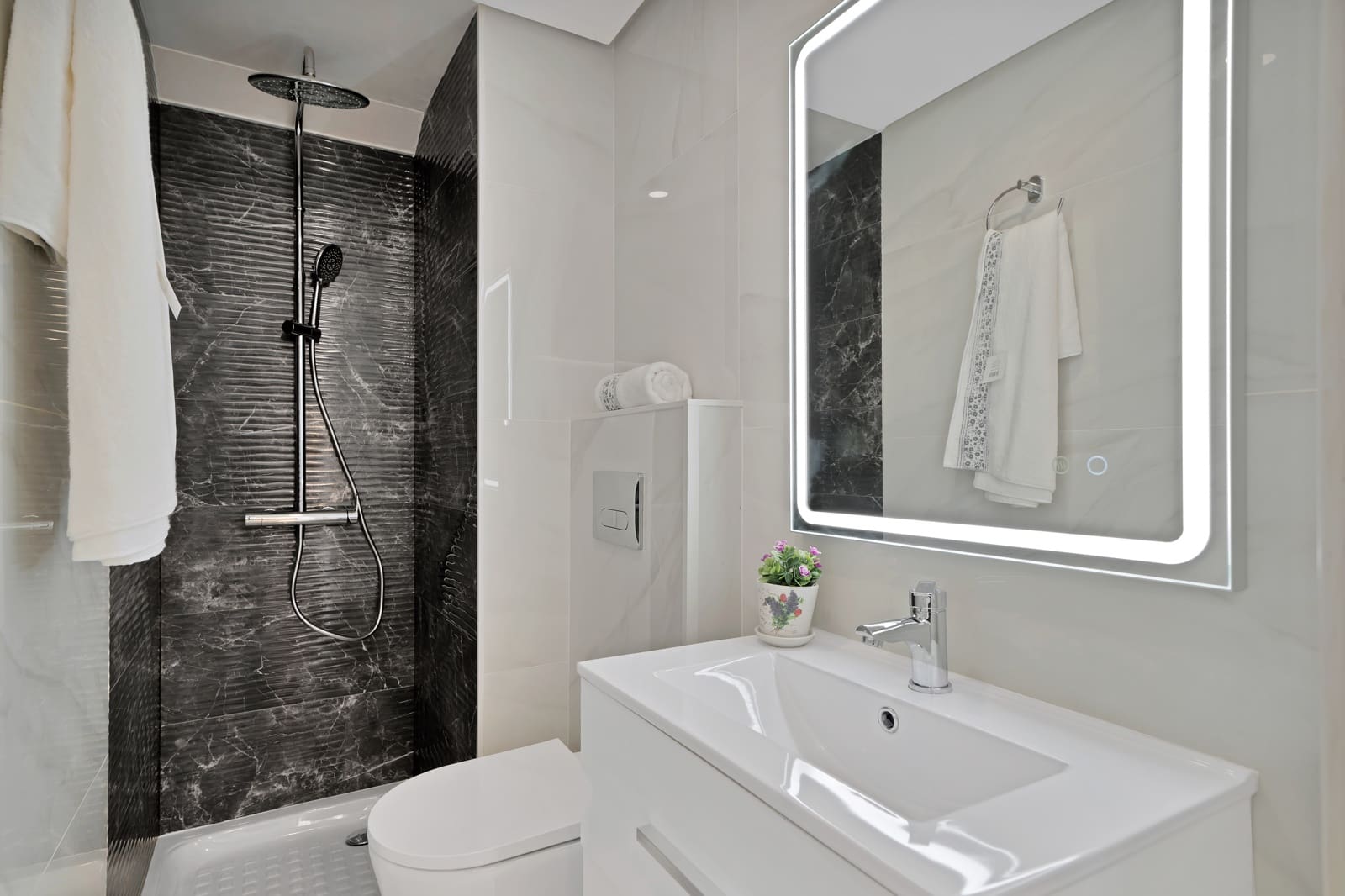 2 soverom Leilighet til leie i Rio Real med svømmebasseng garasje - € 2 400 (Ref: 8954377)