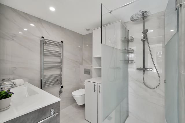 2 quarto Apartamento para arrendar em Río Real, Marbella com piscina garagem - 4 000 € (Ref: 8954377)