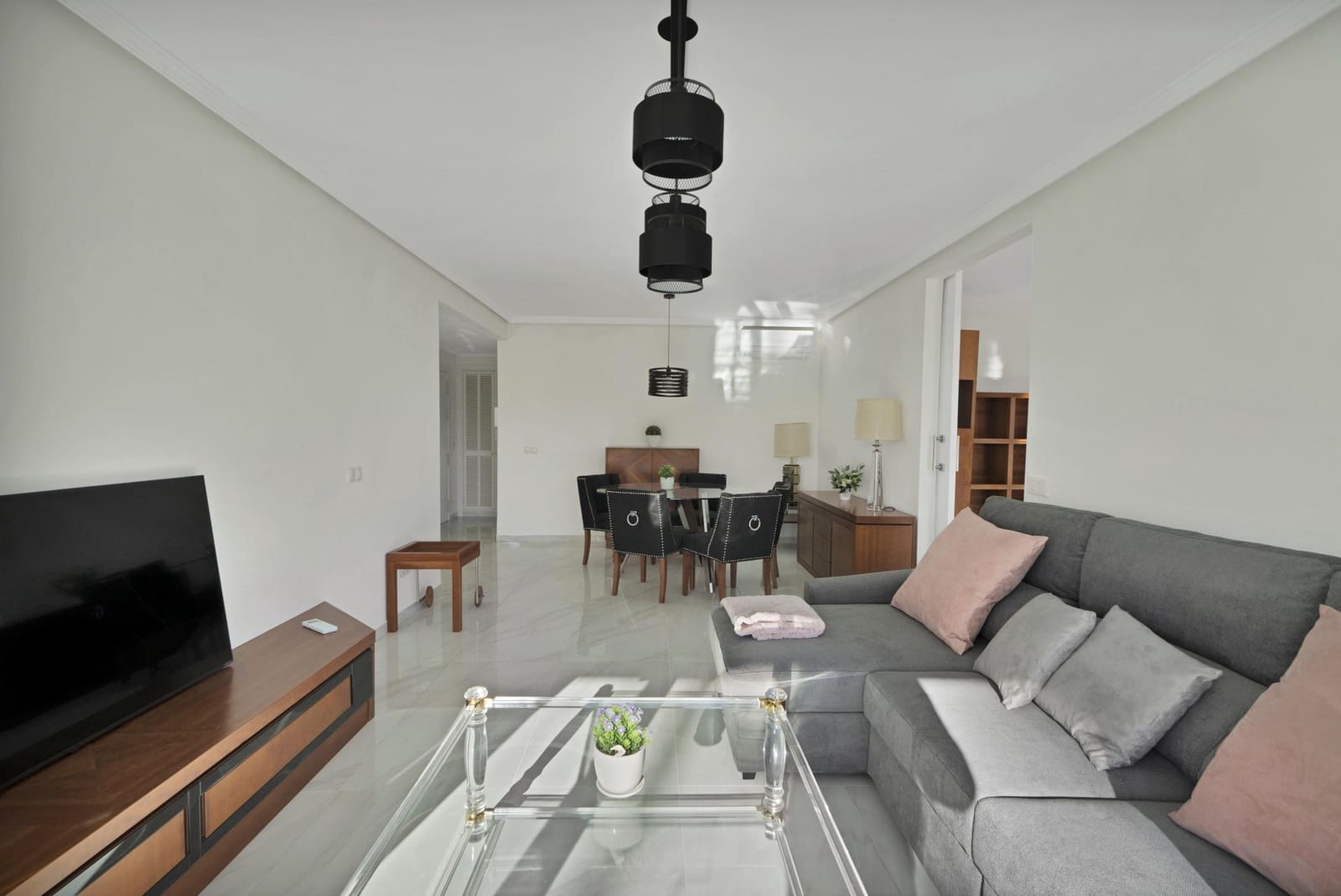 2 makuuhuone Huoneisto vuokrattavana paikassa Rio Real mukana uima-altaan - 2 000 € (Ref: 8954377)