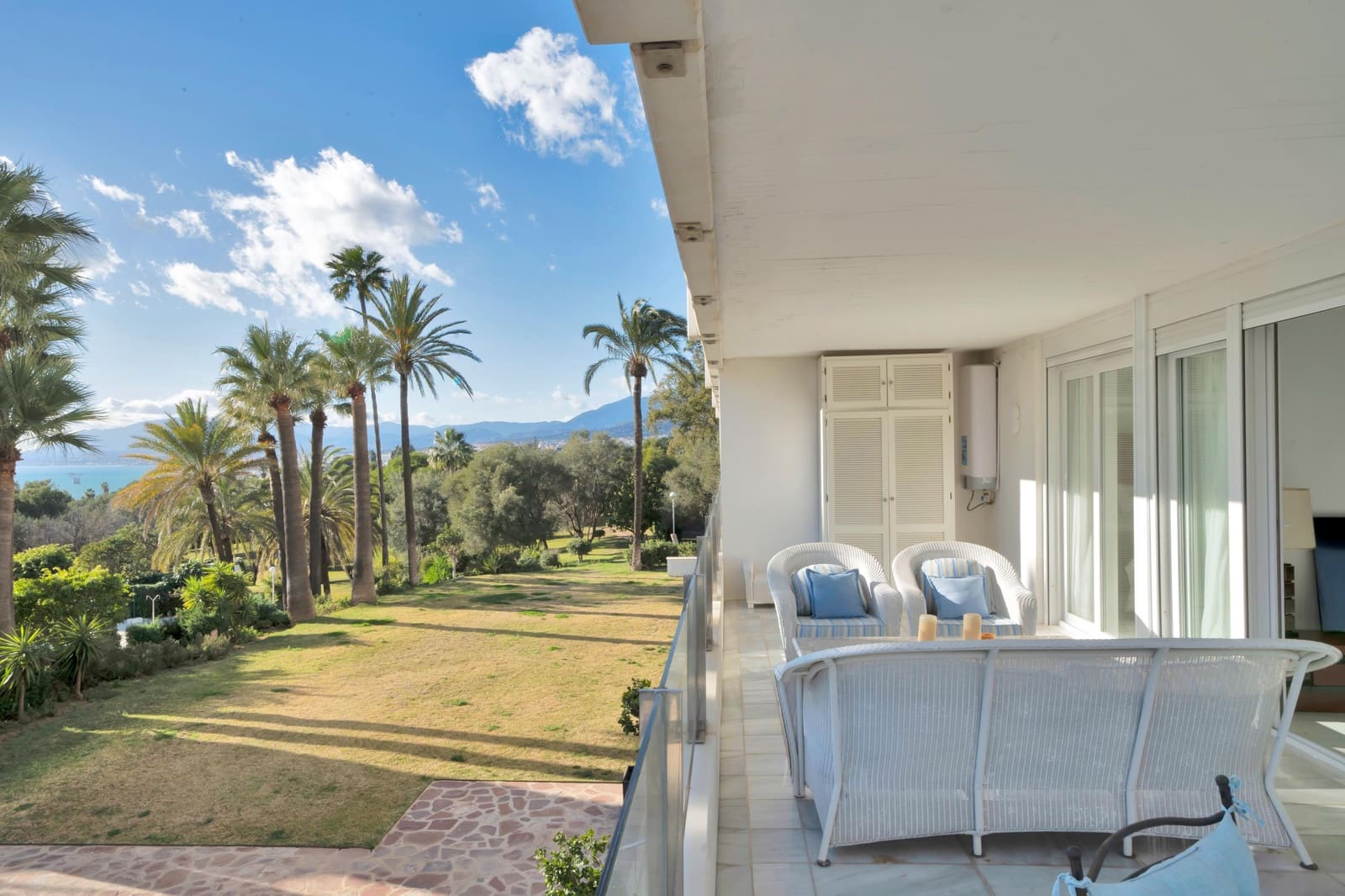 2 makuuhuone Huoneisto vuokrattavana paikassa Rio Real mukana uima-altaan - 2 000 € (Ref: 8954377)