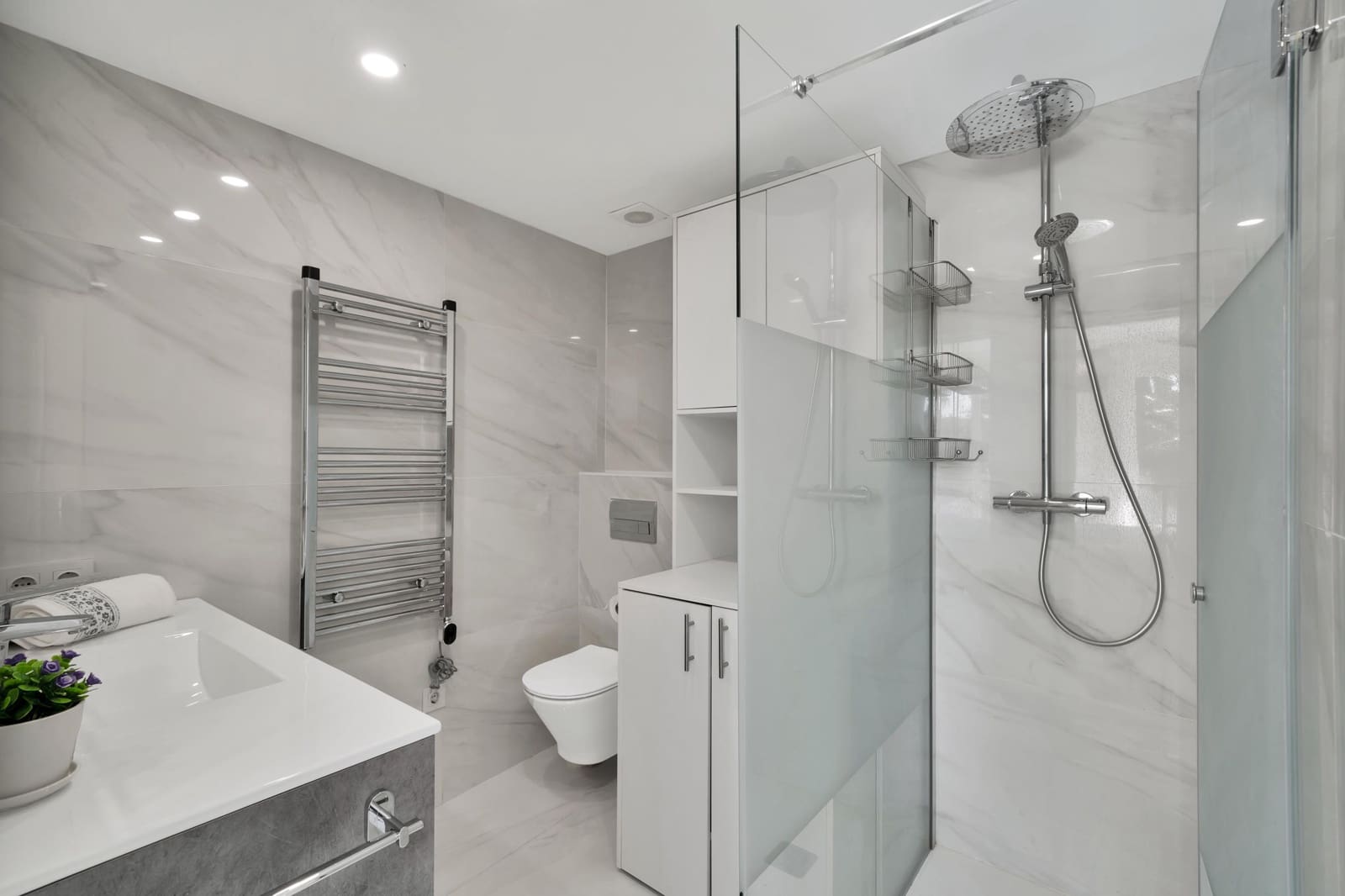 2 makuuhuone Huoneisto vuokrattavana paikassa Rio Real mukana uima-altaan - 2 000 € (Ref: 8954377)